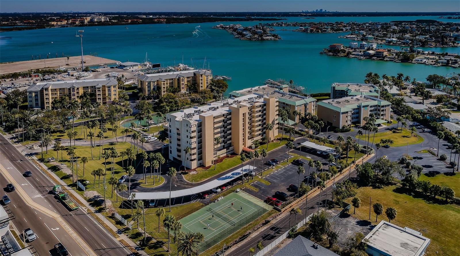 BOCA VISTA CONDOMINUM - Residential