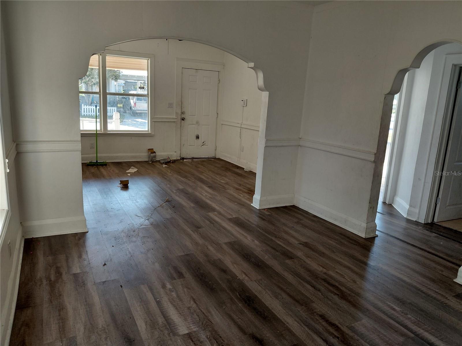 201 W IDA STREET