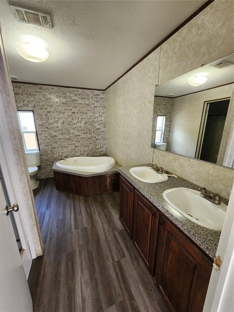 PARKWOOD ACRES - Residential