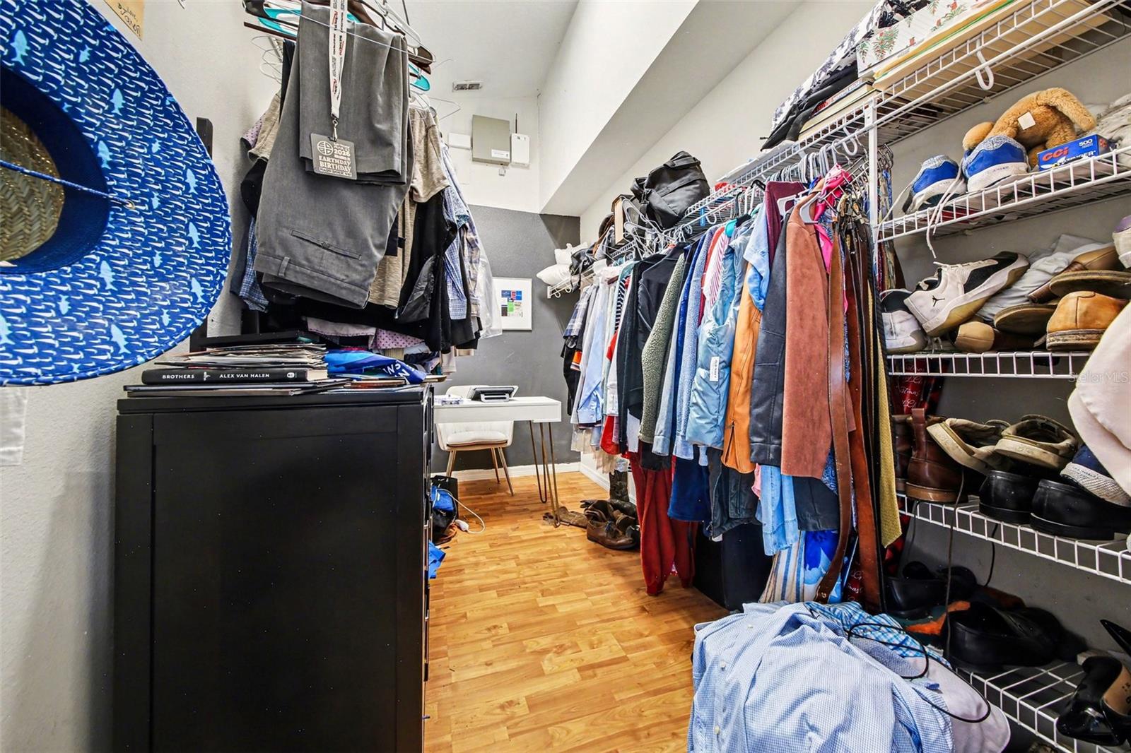 WINDING HOLLOW - Residential