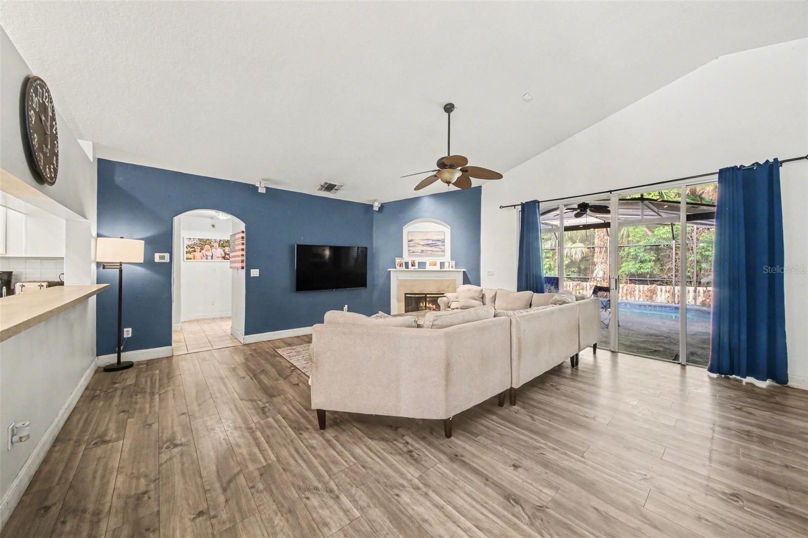 WINDING HOLLOW - Residential