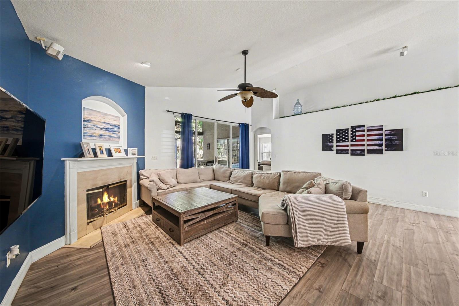 WINDING HOLLOW - Residential