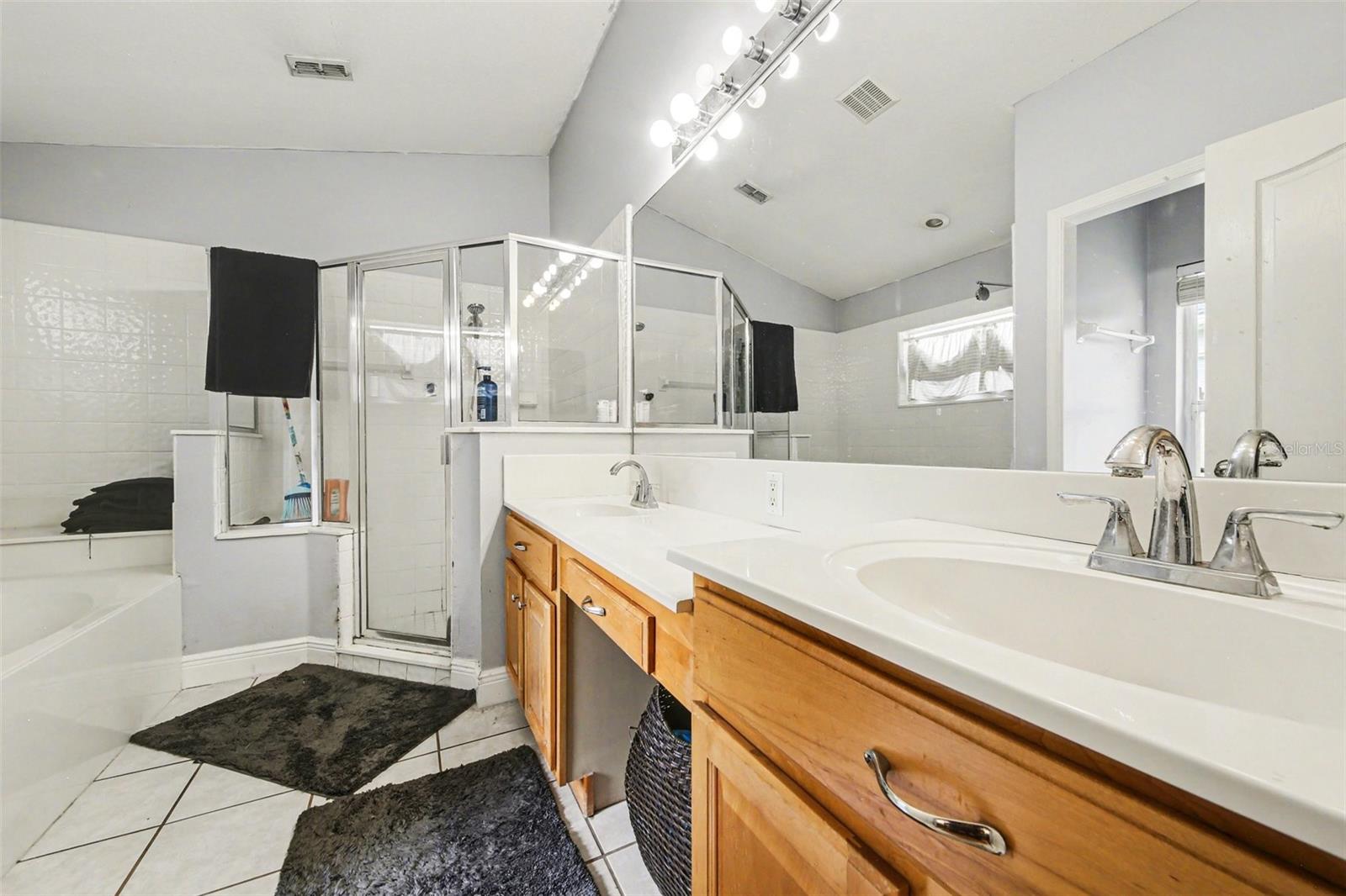 WINDING HOLLOW - Residential