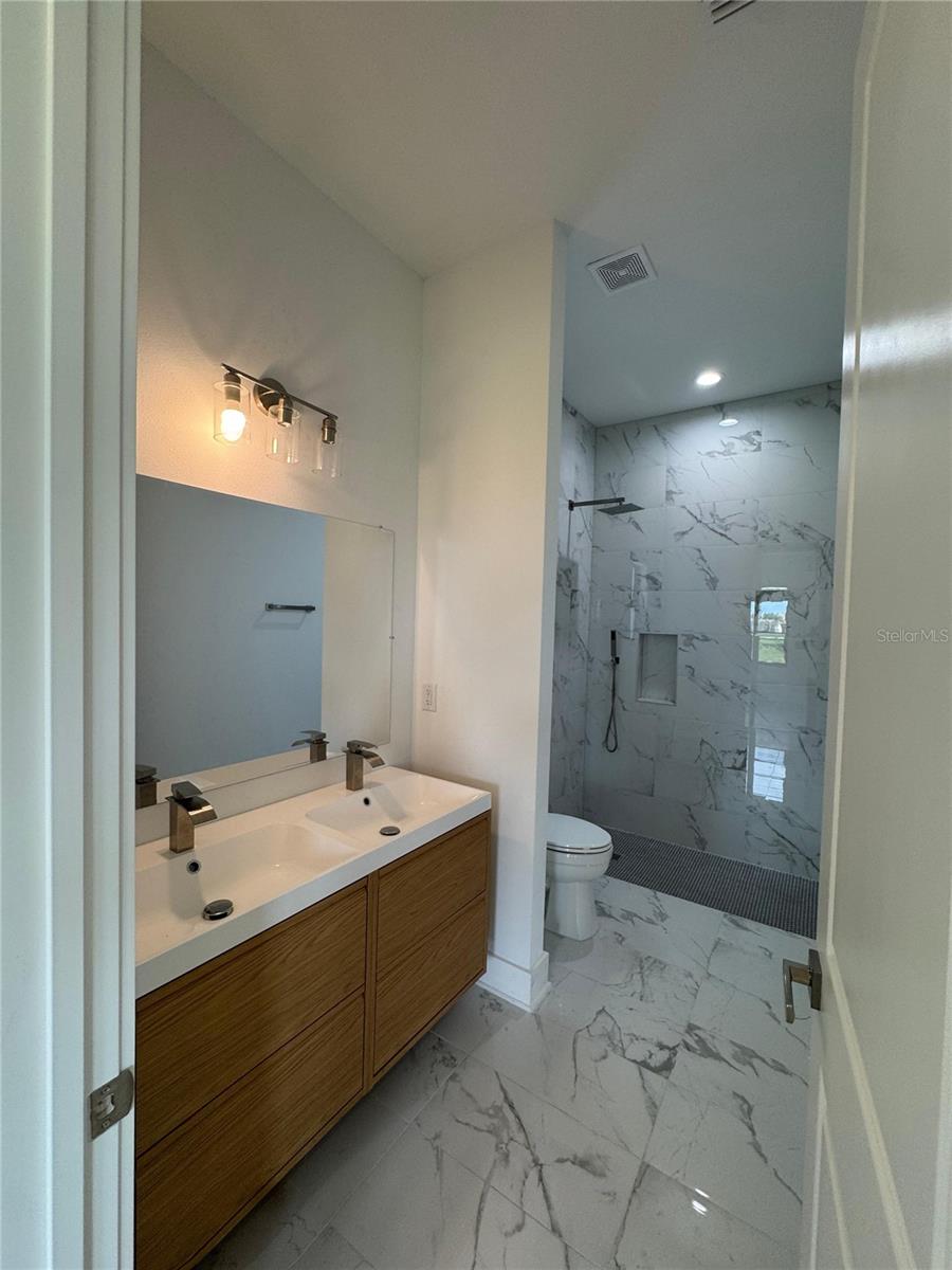 ROTONDA LAKES - Residential