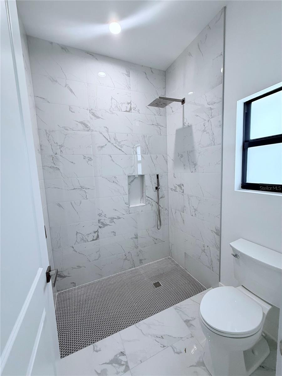 ROTONDA LAKES - Residential