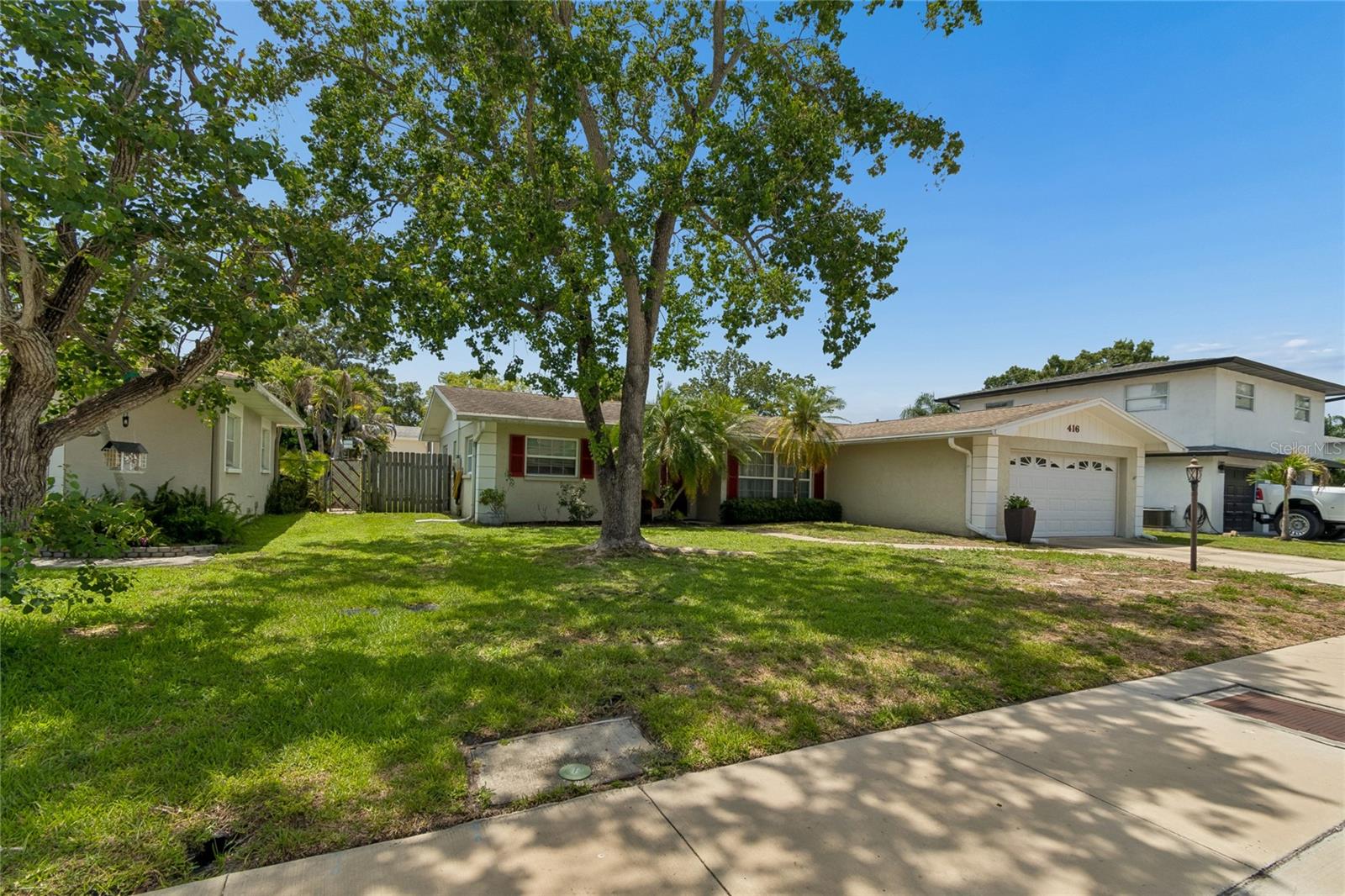 416 MAPLEWOOD DRIVE