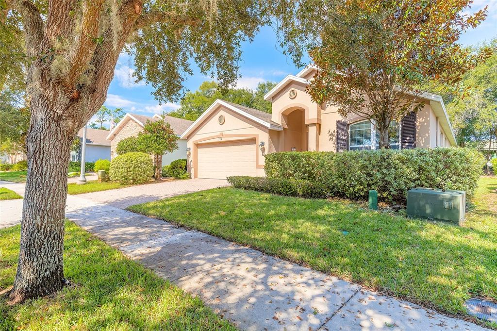 Photo of 704 Preakness Circle, Deland, FL 32724 (MLS # V4945529)