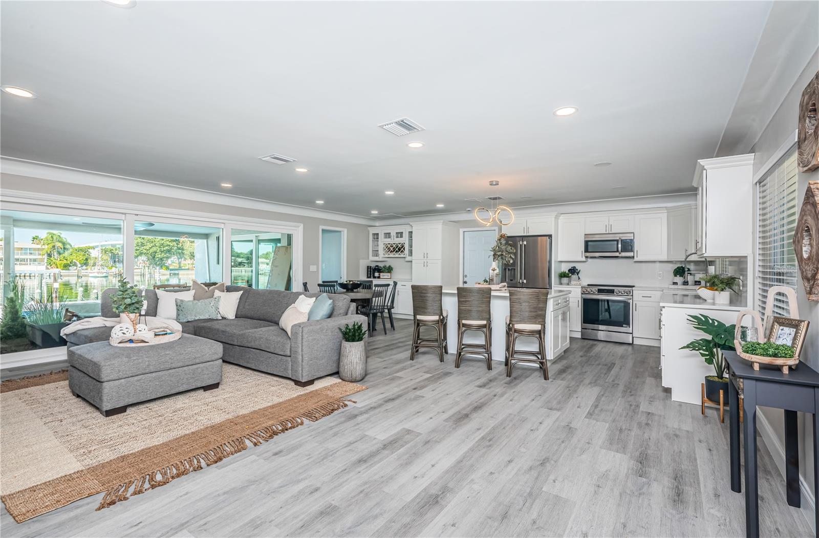 BELLEVUE ESTATES ISLAND 2ND ADD - Residential