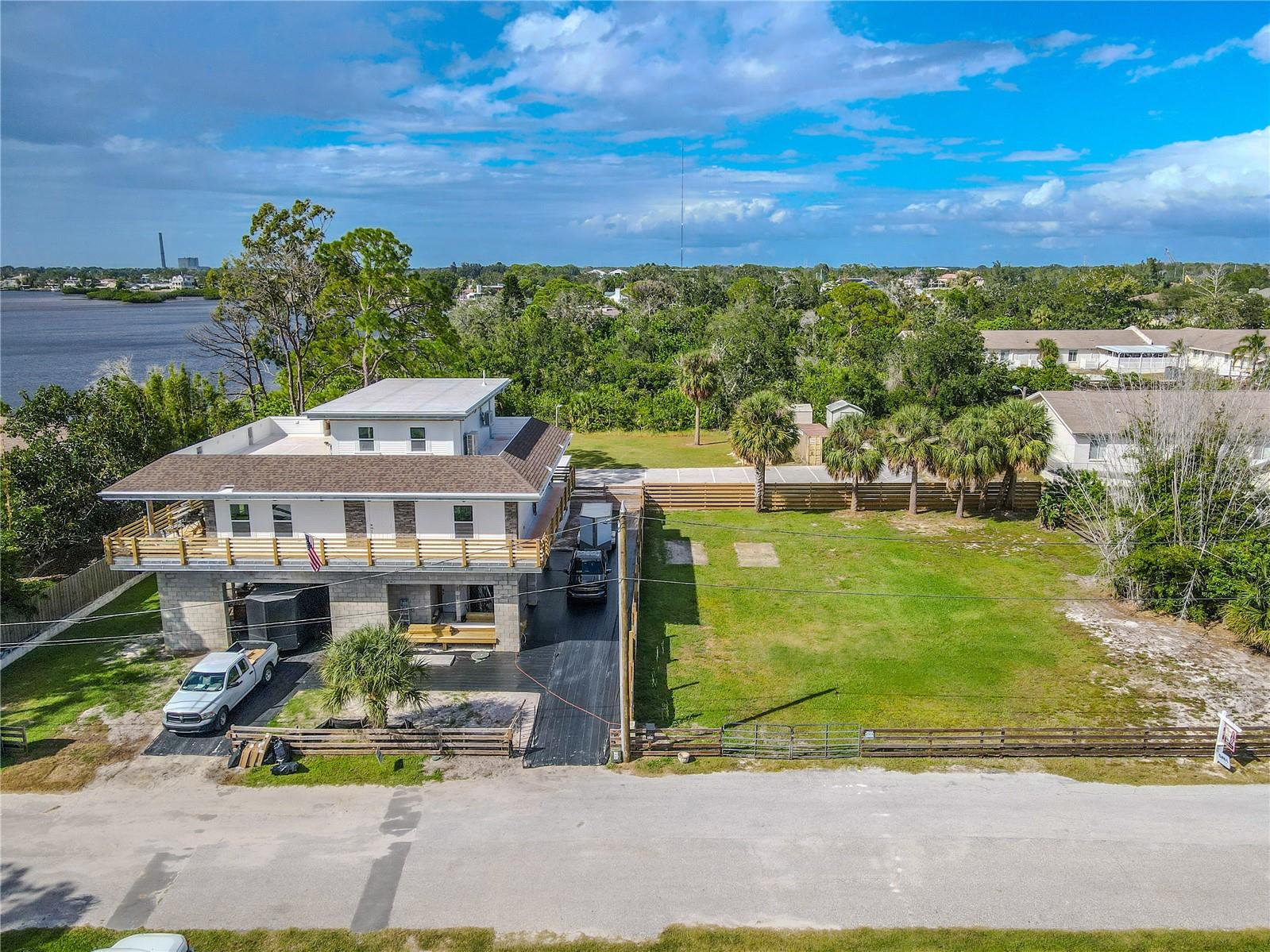 BAYOU GARDENS - Land