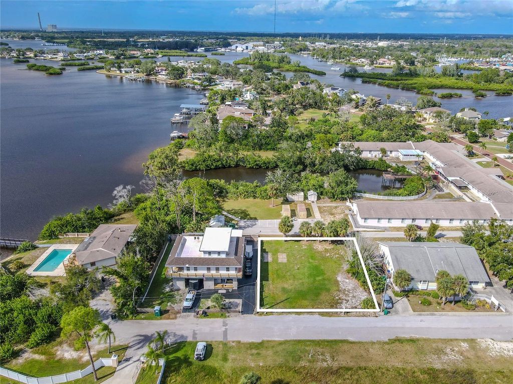 Photo of 524 Doric Court, Tarpon Springs, FL 34689 (MLS # TB8379346)