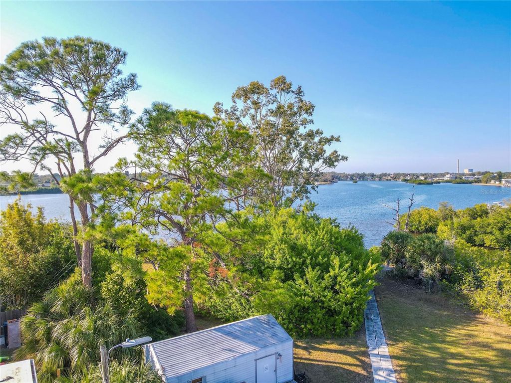 Photo of 524 Doric Court, Tarpon Springs, FL 34689 (MLS # TB8379346)