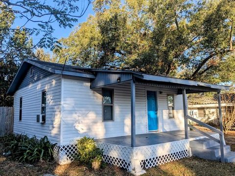 A home in AUBURNDALE