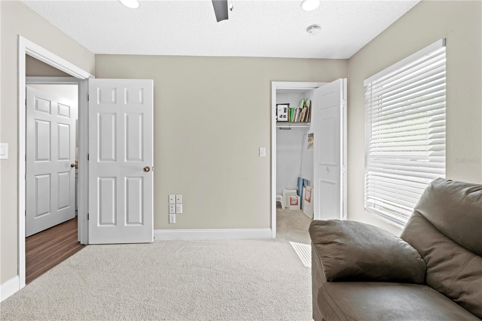 SPRING HILL UNIT 20 BLK 1334 LOT 5 - Residential