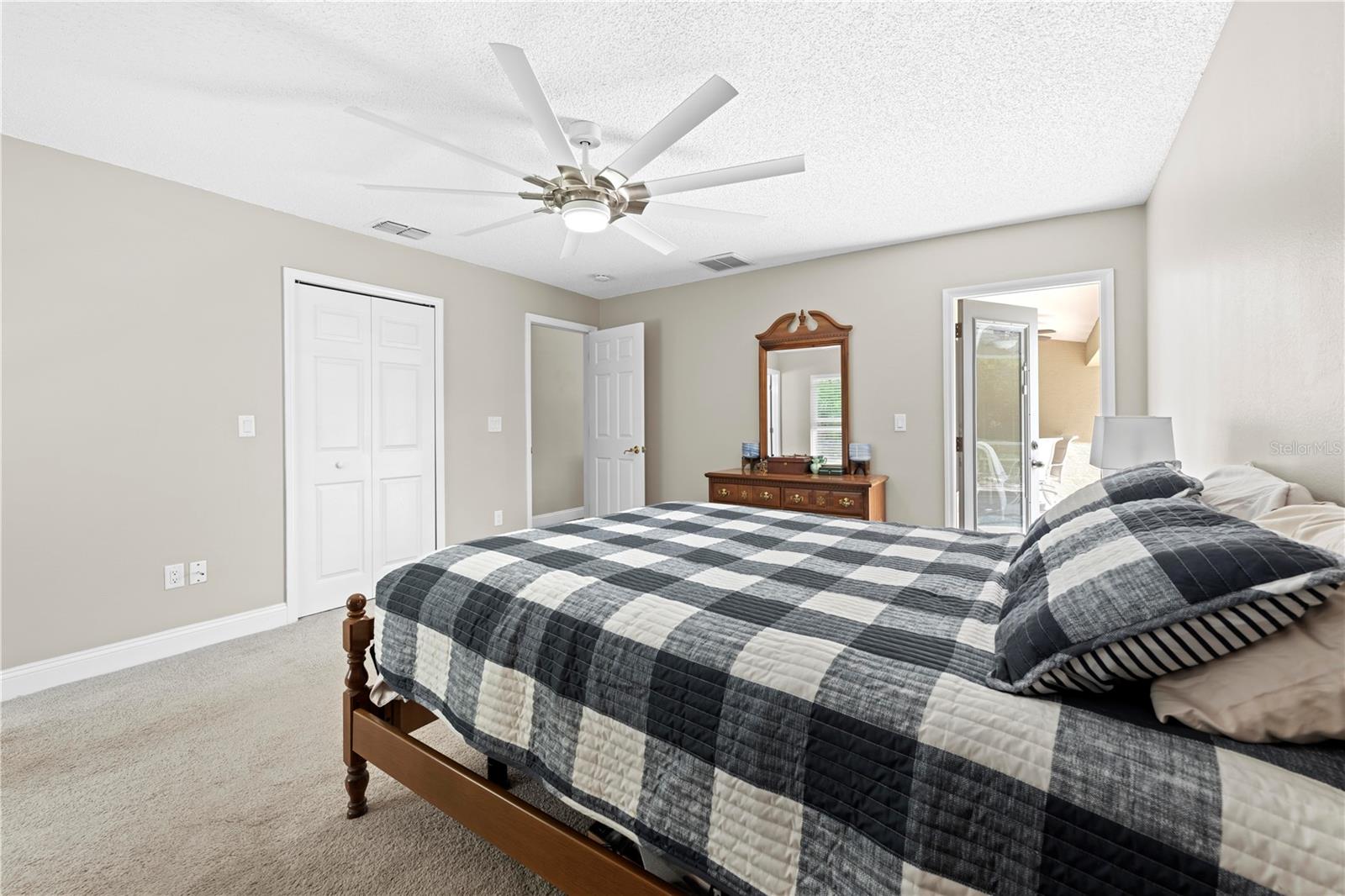 SPRING HILL UNIT 20 BLK 1334 LOT 5 - Residential