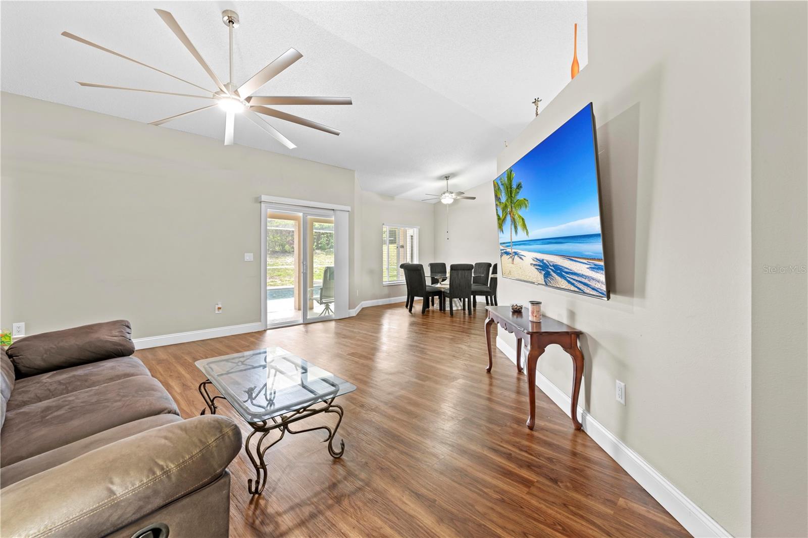 SPRING HILL UNIT 20 BLK 1334 LOT 5 - Residential