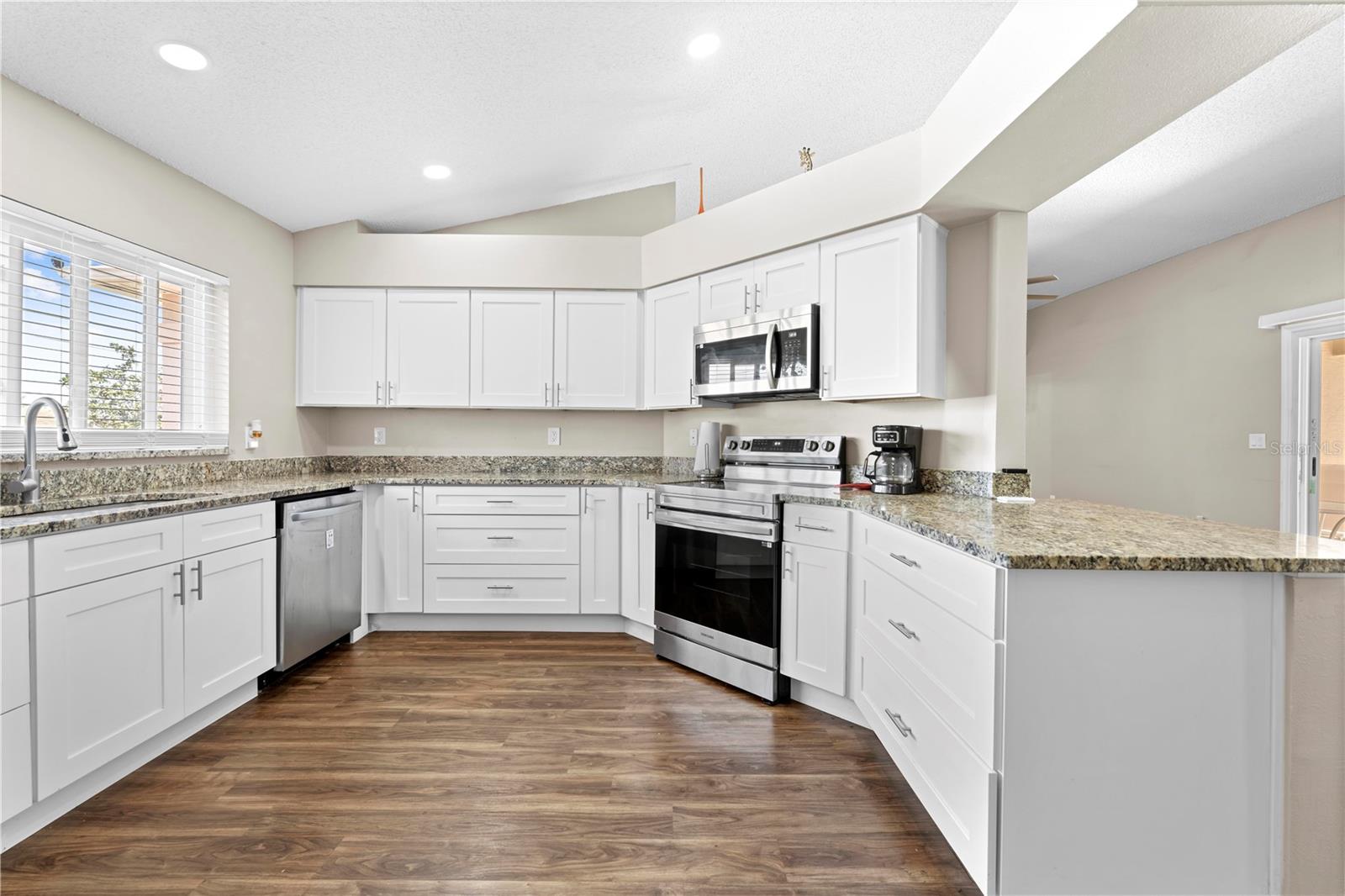 SPRING HILL UNIT 20 BLK 1334 LOT 5 - Residential