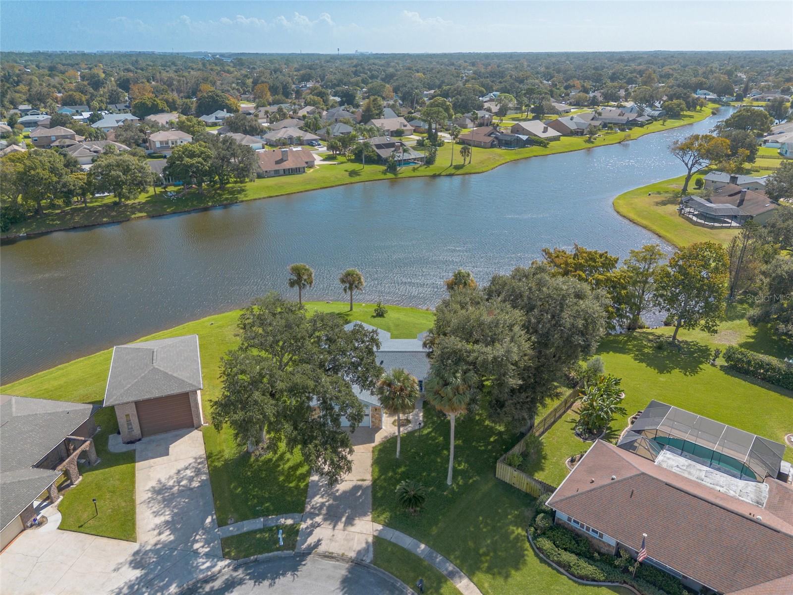 827 PINE TREE COURT