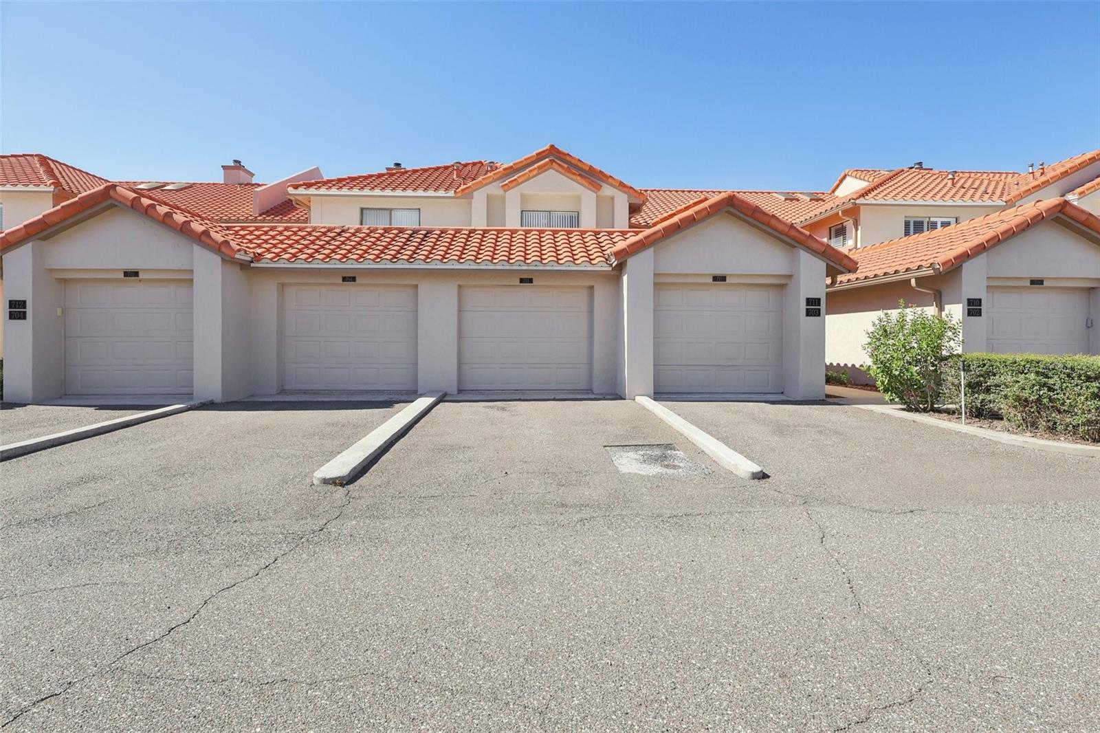 703 MAGNOLIA PLACE 703