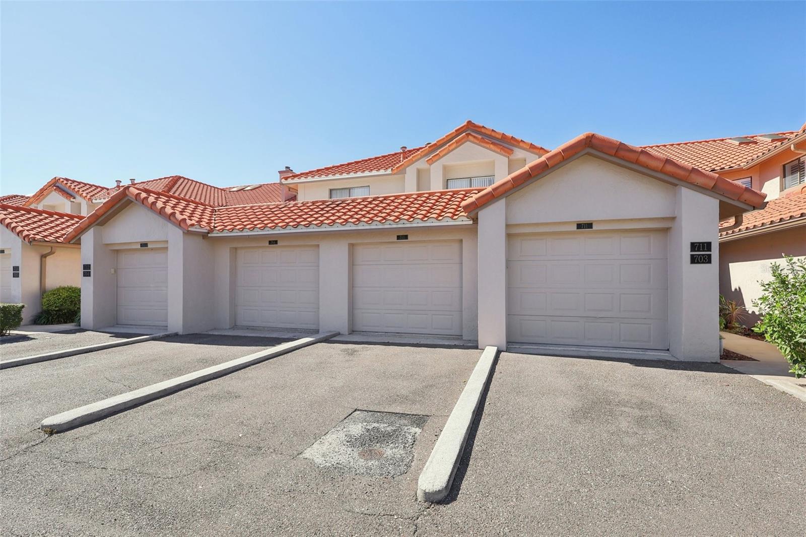 703 MAGNOLIA PLACE 703