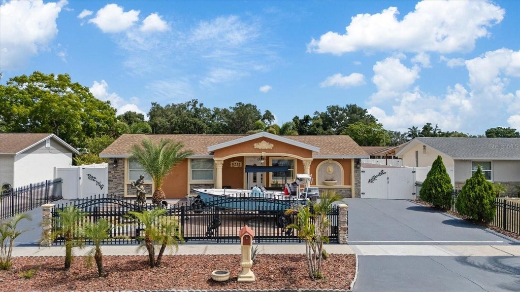 Photo of 8318 Drycreek Drive, Tampa, FL 33615 (MLS # TB8526071)