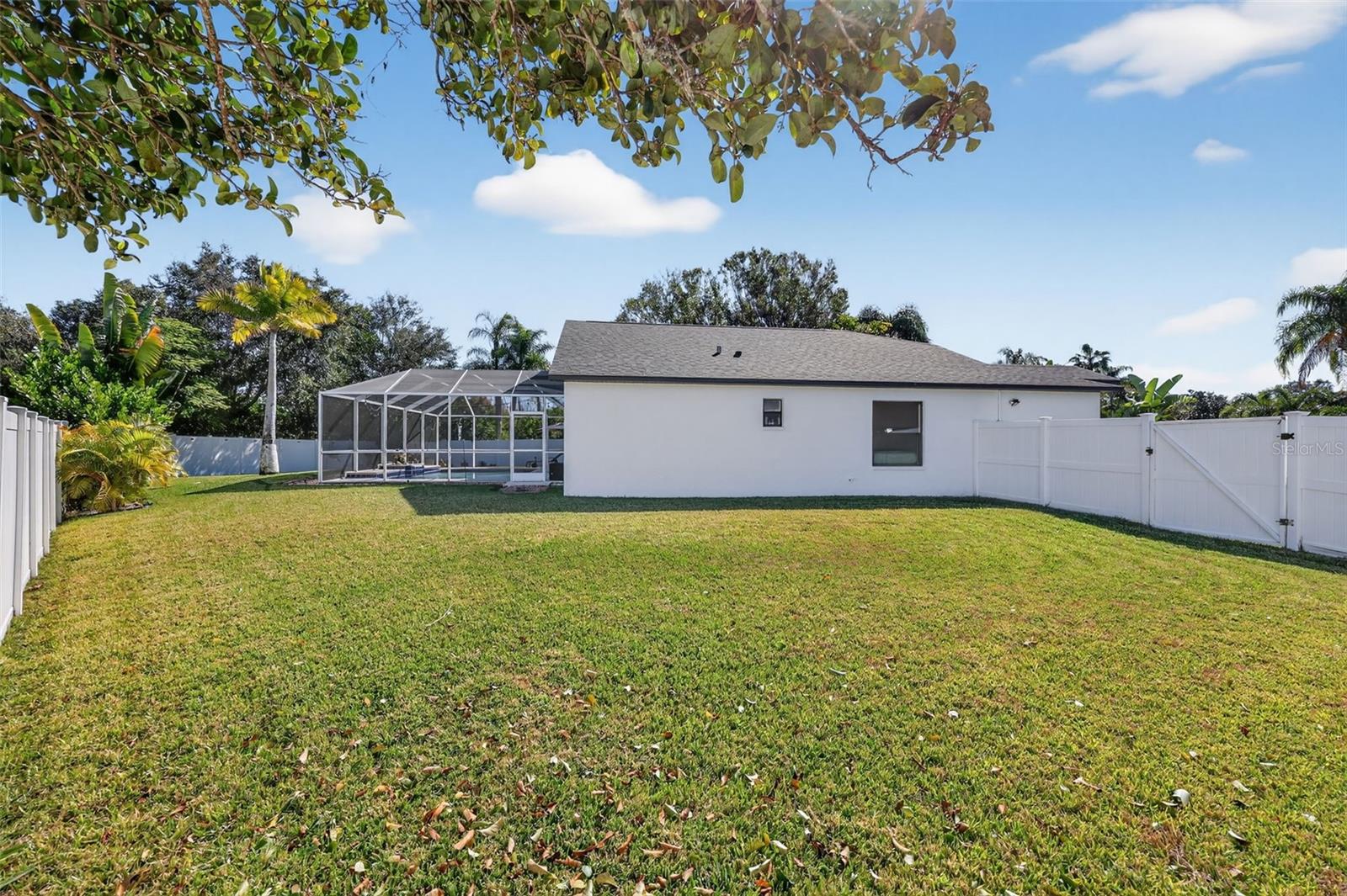 BAYS END - Residential