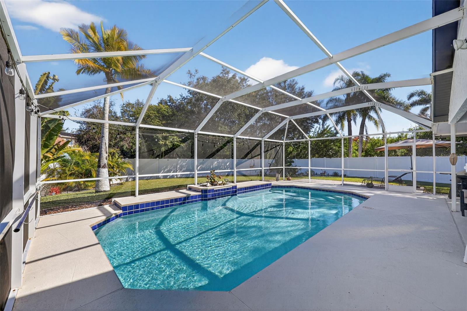 BAYS END - Residential