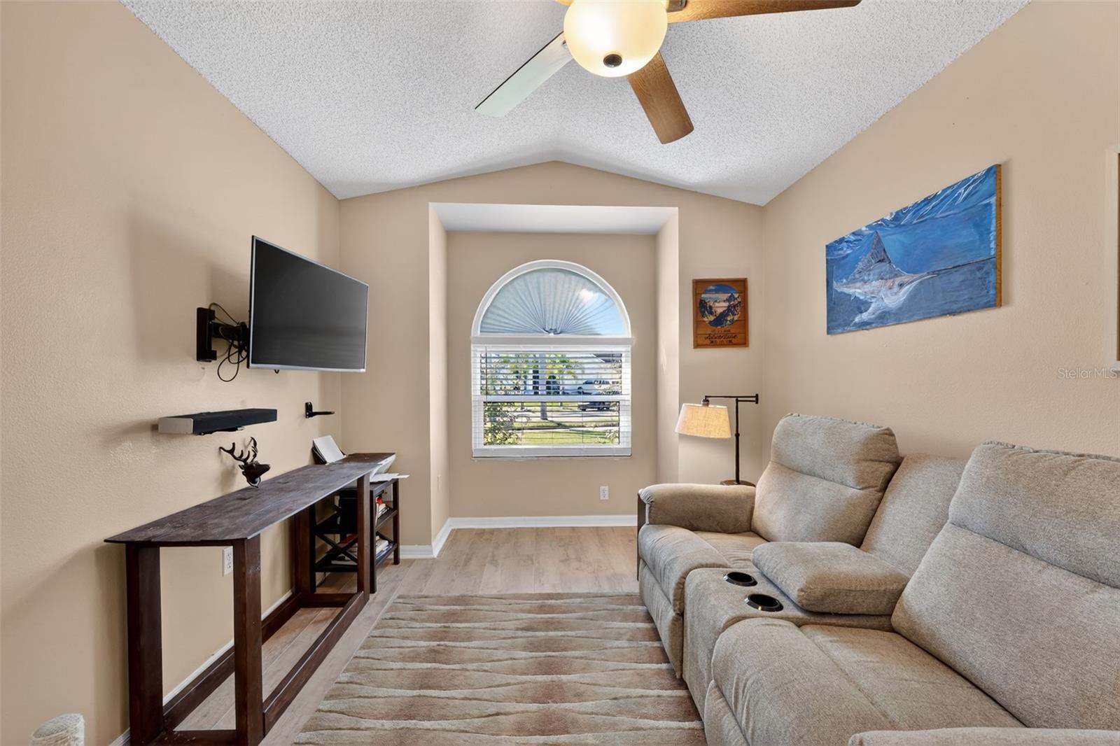 BAYS END - Residential