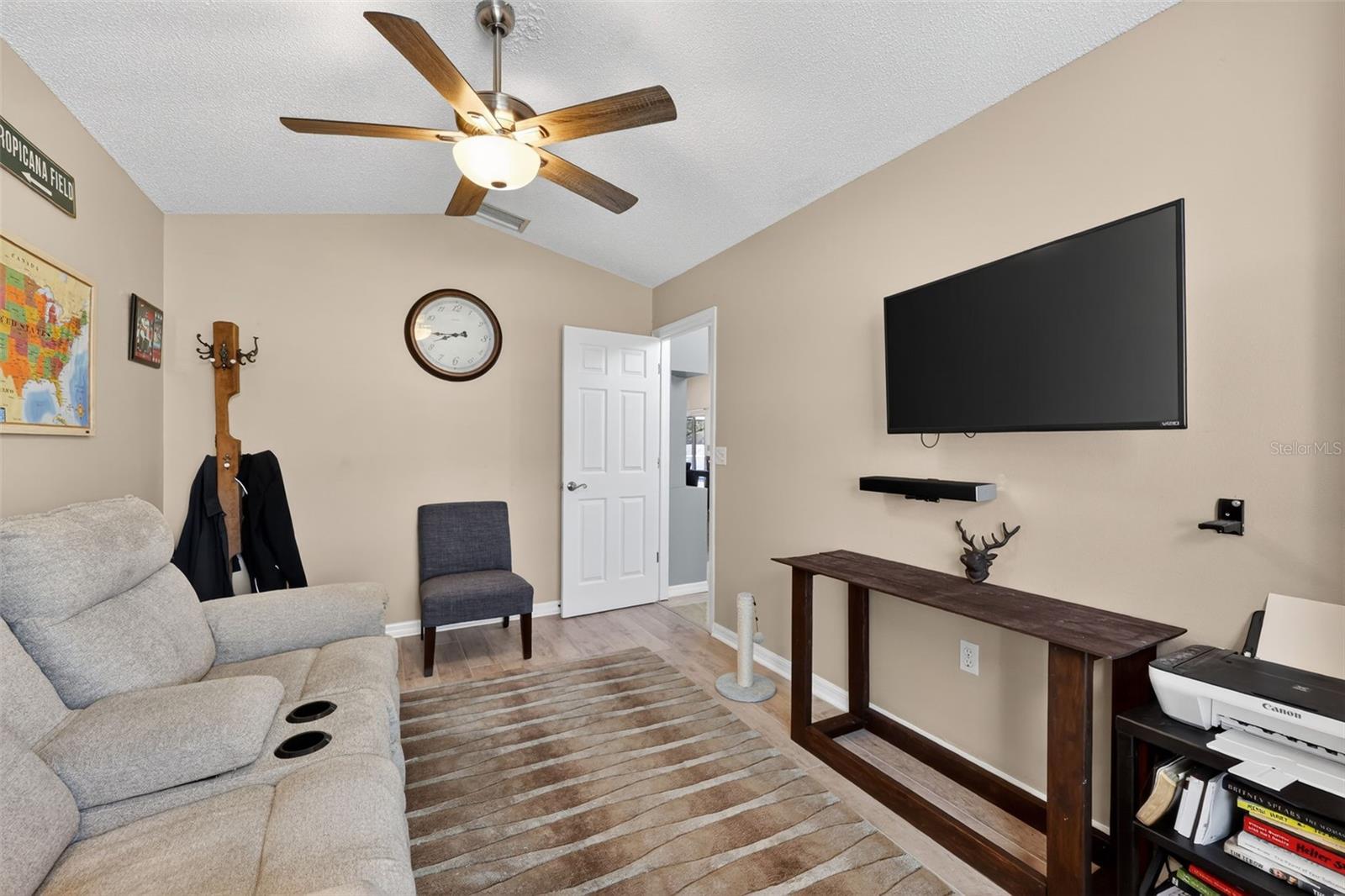 BAYS END - Residential