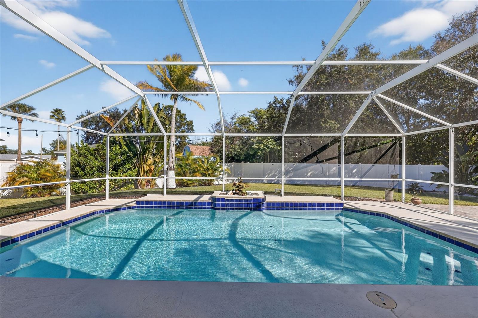 BAYS END - Residential