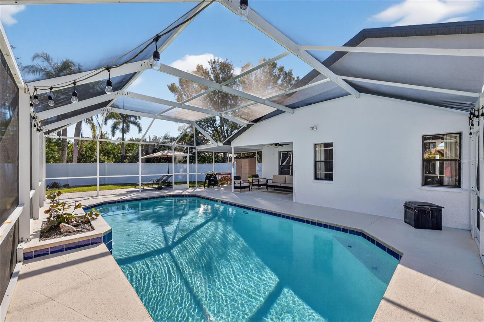 BAYS END - Residential