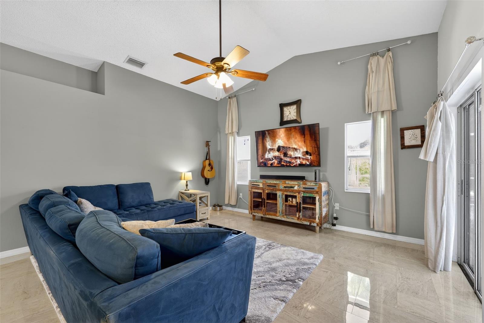 BAYS END - Residential