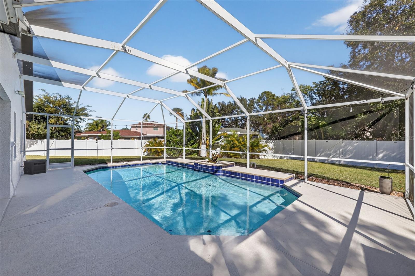 BAYS END - Residential