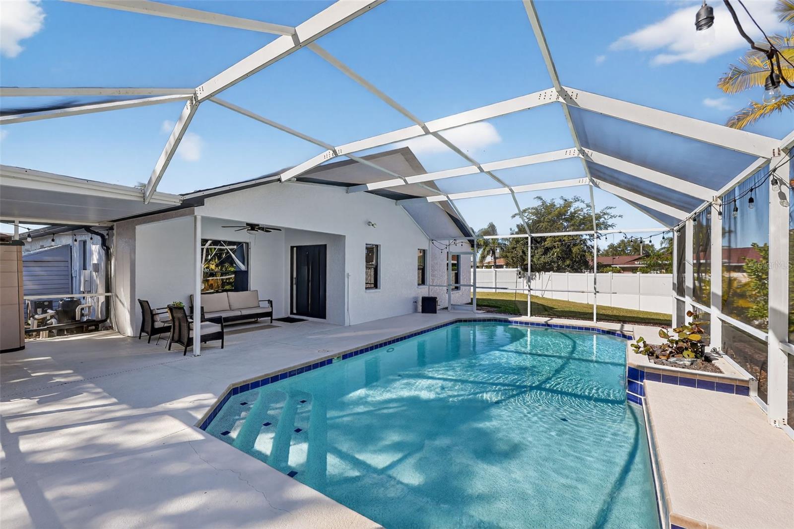 BAYS END - Residential