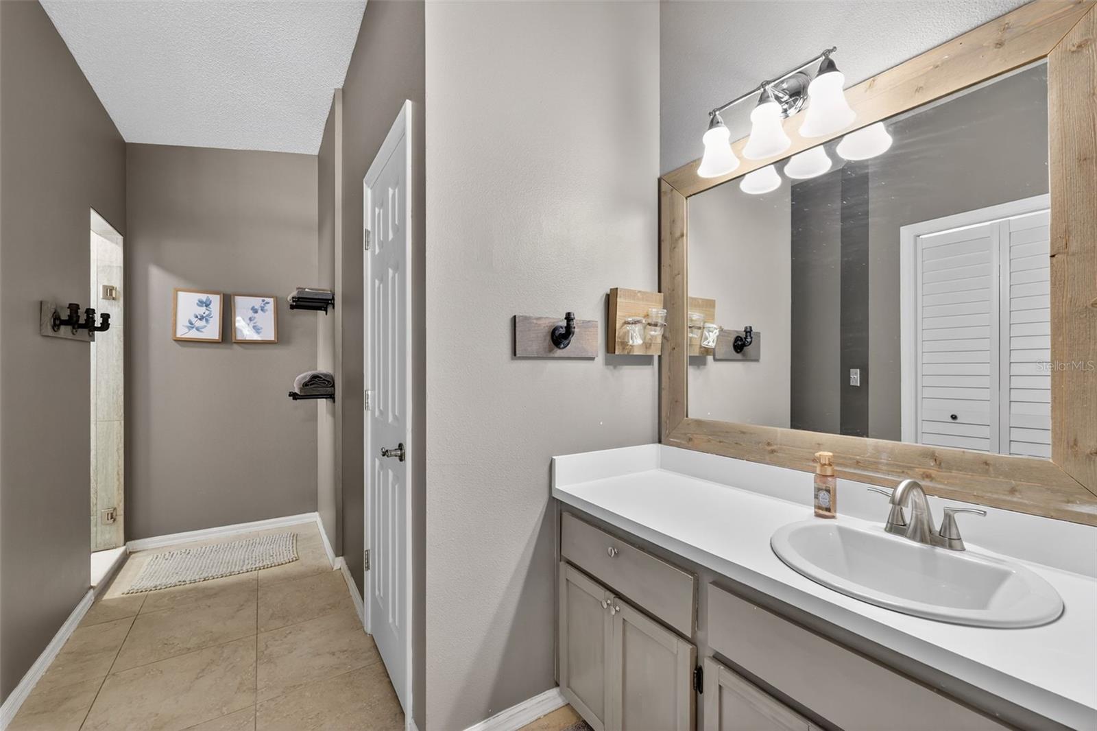 BAYS END - Residential