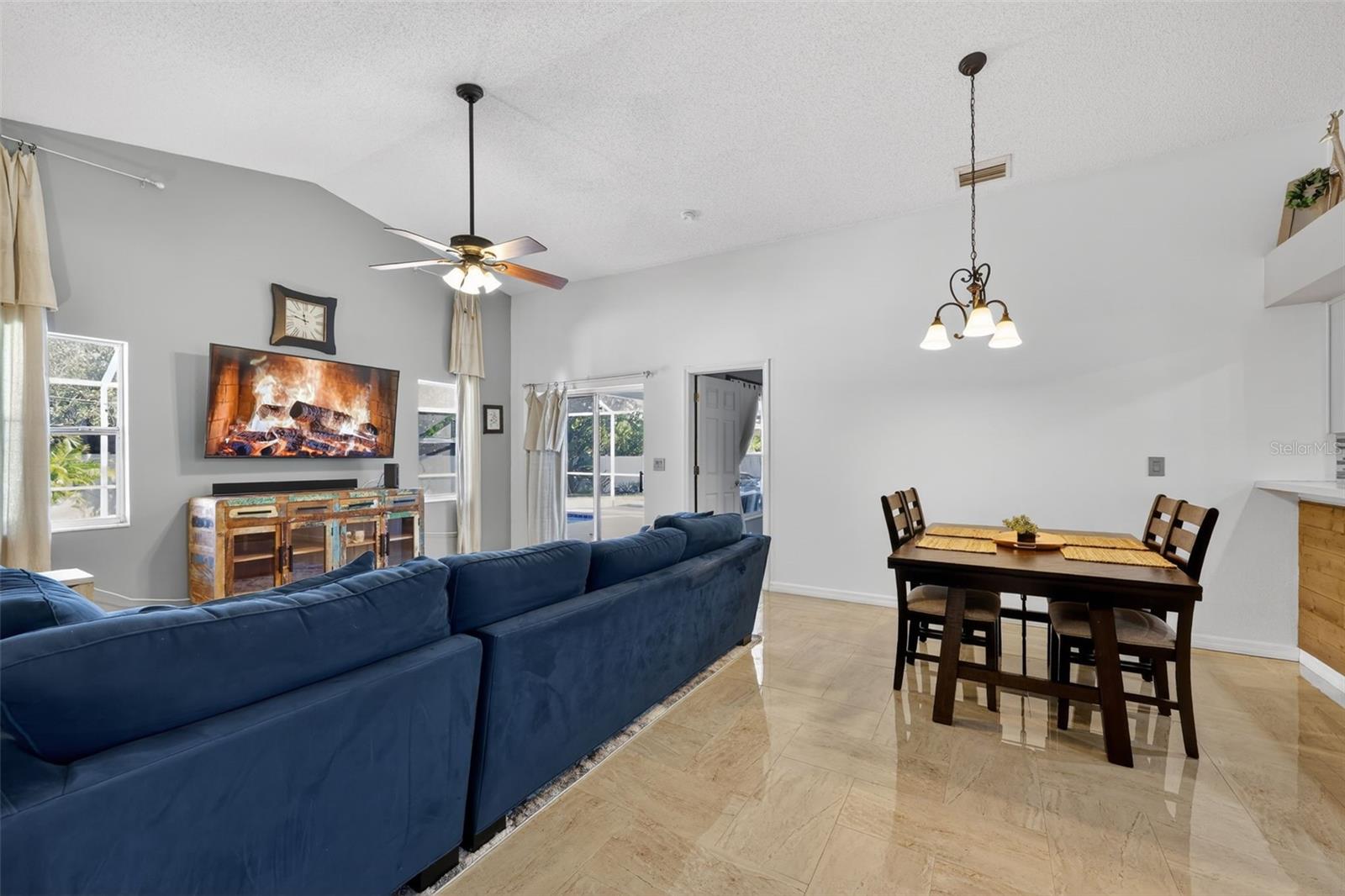 BAYS END - Residential