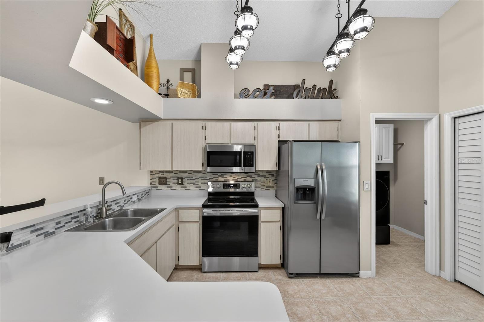 BAYS END - Residential