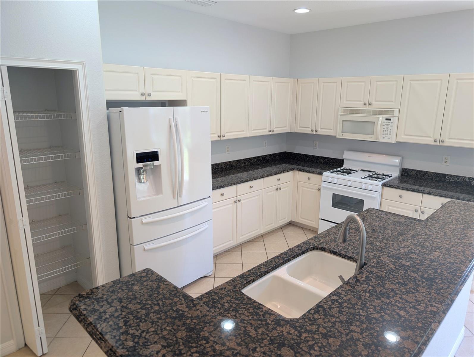 VENETIAN GOLF & RIVER CLUB PH 04A - Residential Lease