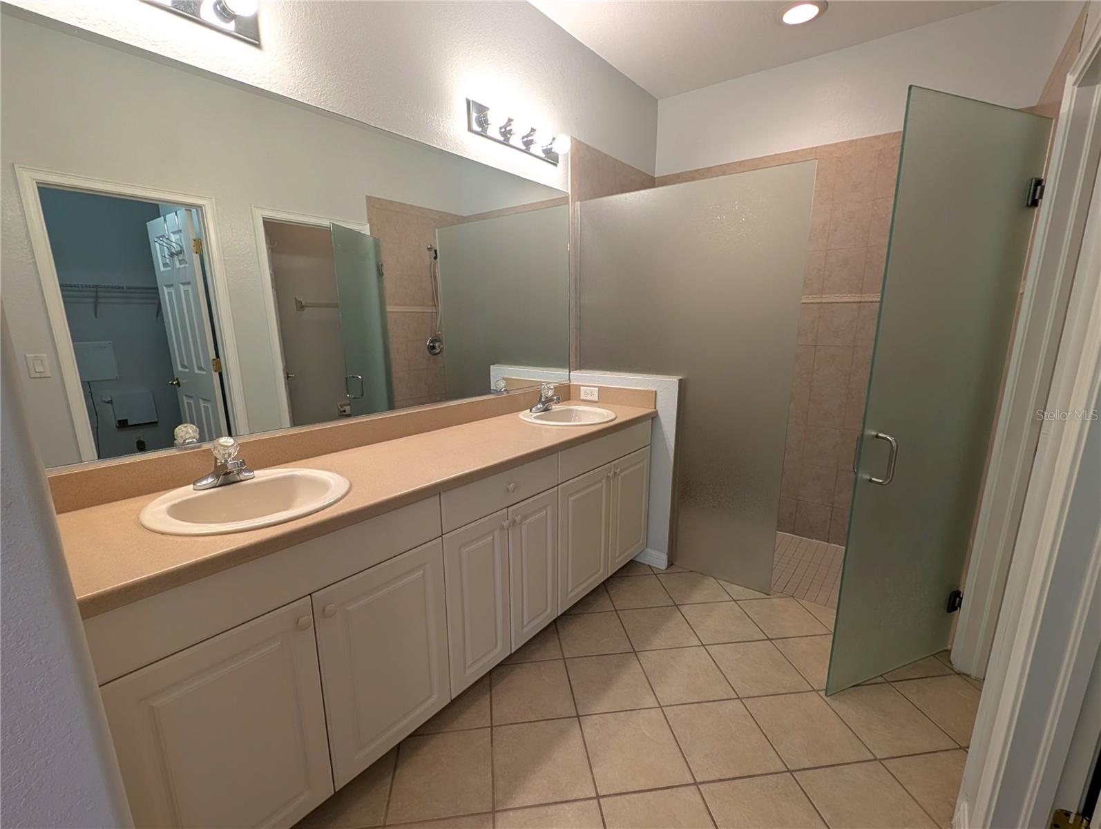 VENETIAN GOLF & RIVER CLUB PH 04A - Residential Lease