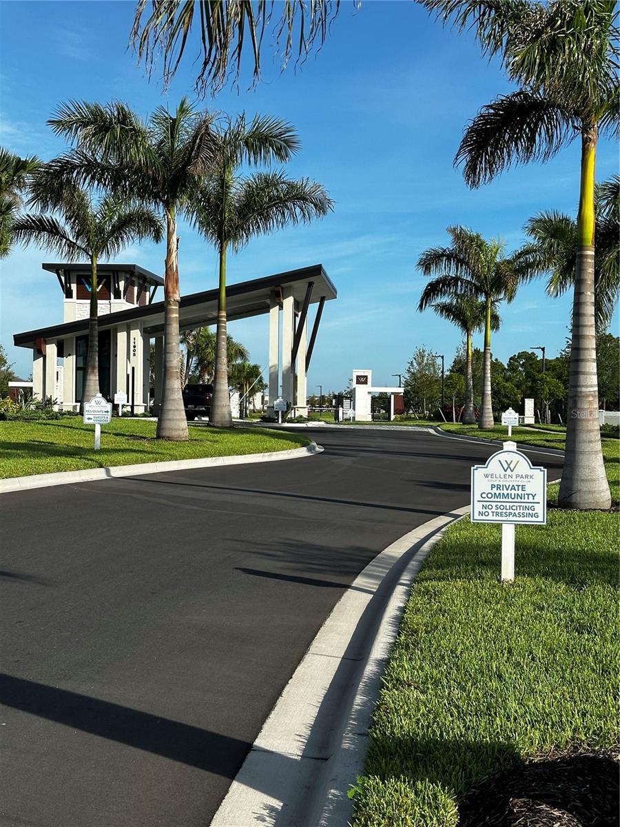 WELLEN PARK GOLF AND COUNTRY CLUB - Residential Lease