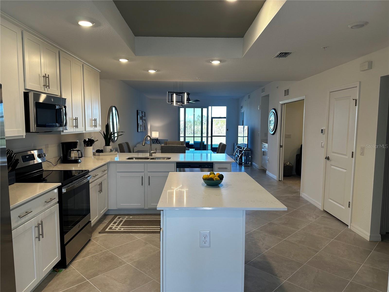 WELLEN PARK GOLF AND COUNTRY CLUB - Residential Lease
