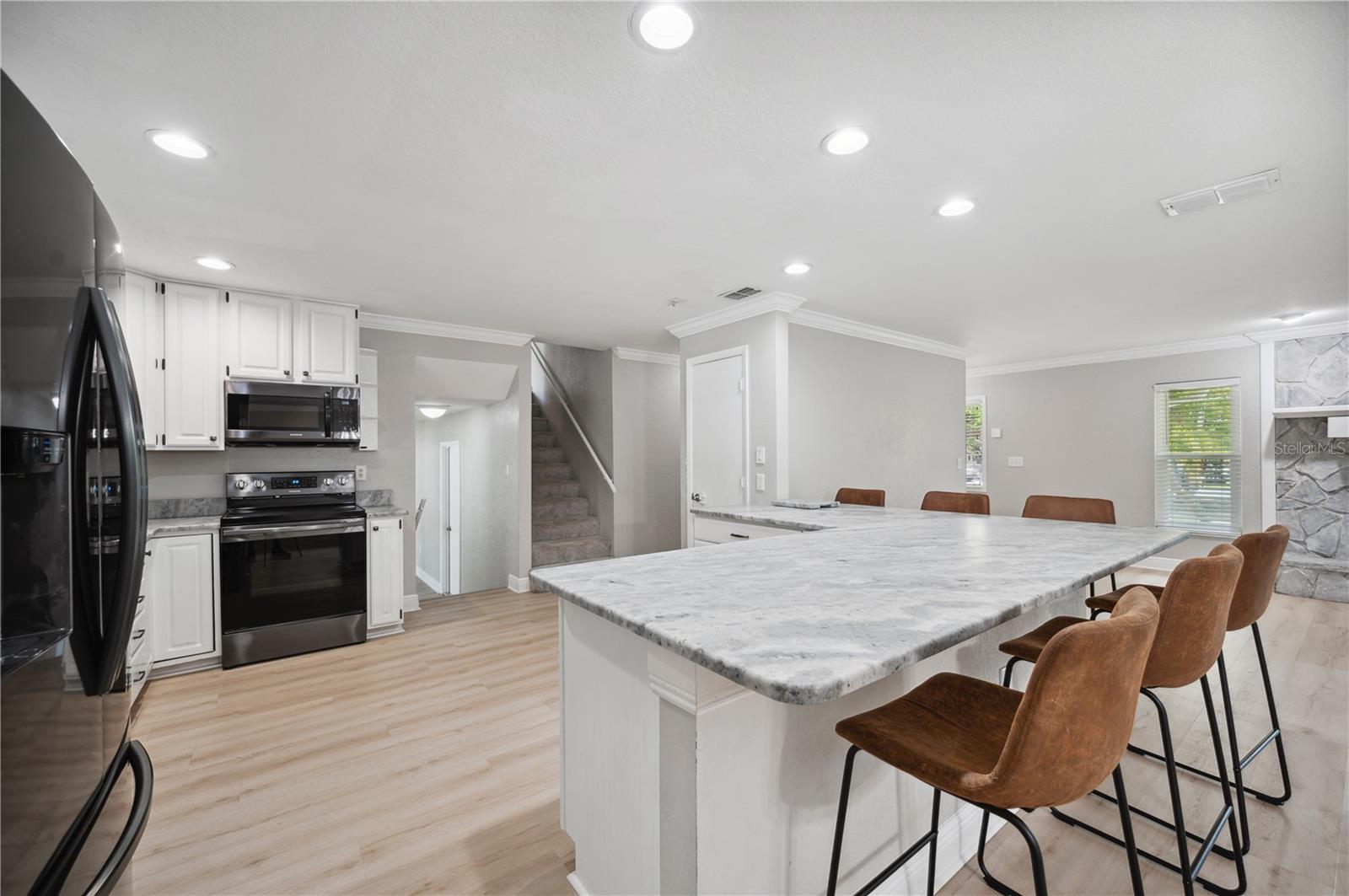 707 LAUREL POINTE COURT