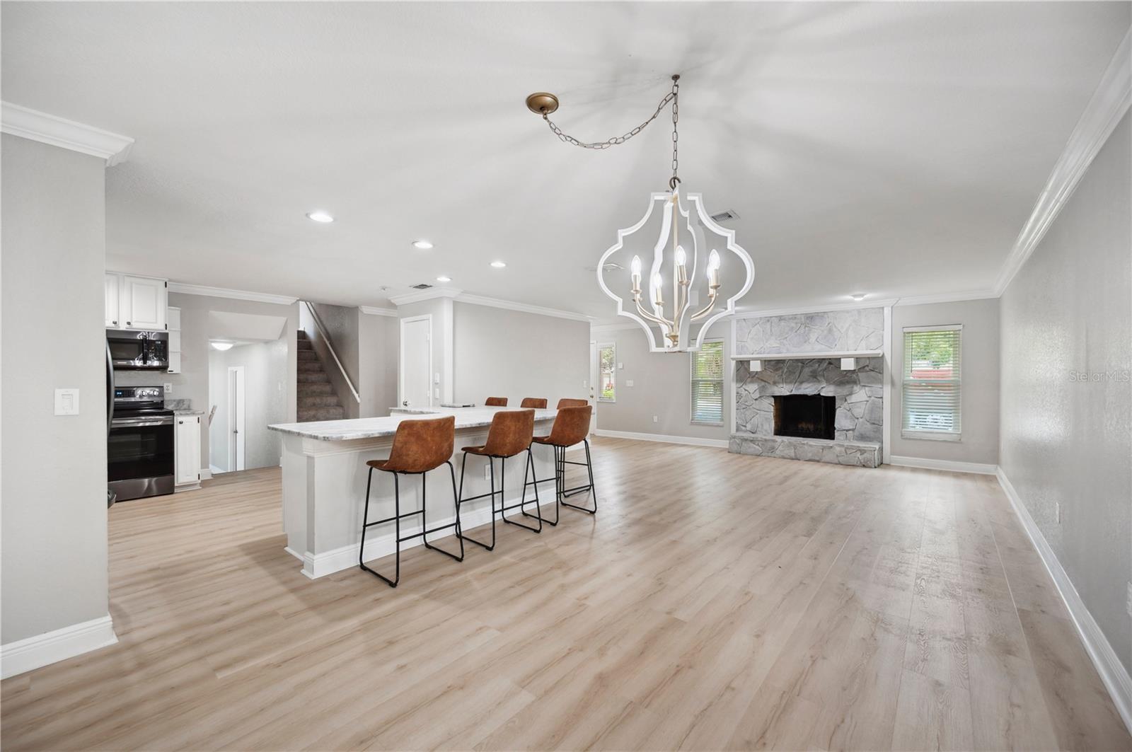 707 LAUREL POINTE COURT