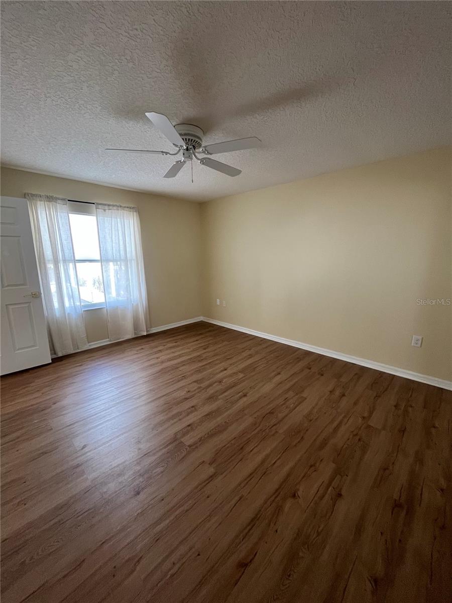 LEESBURG ROYAL OAK ESTATES - Residential