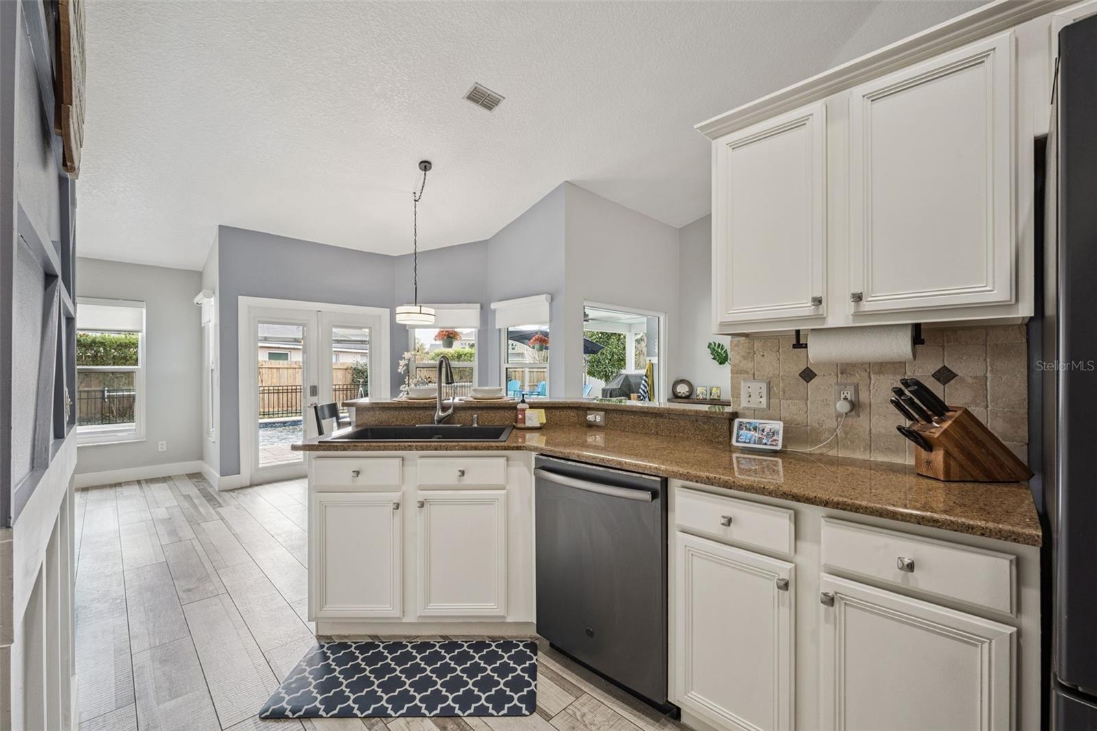 BENTLEY WOODS - Residential