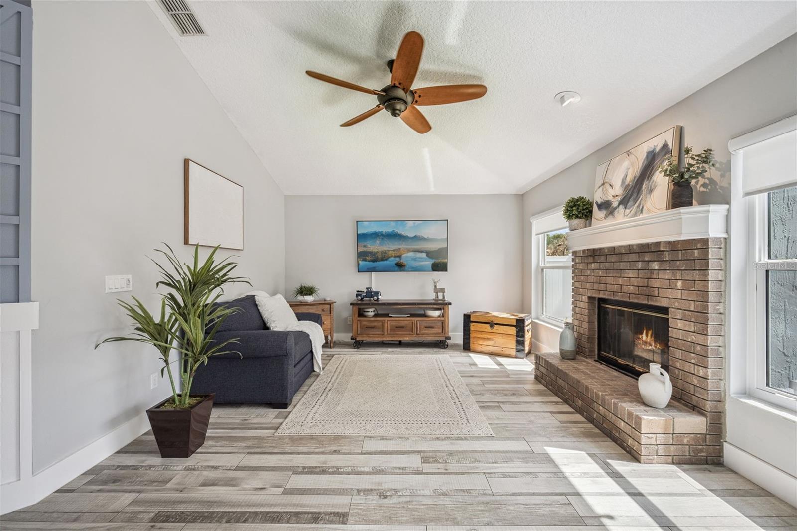 BENTLEY WOODS - Residential