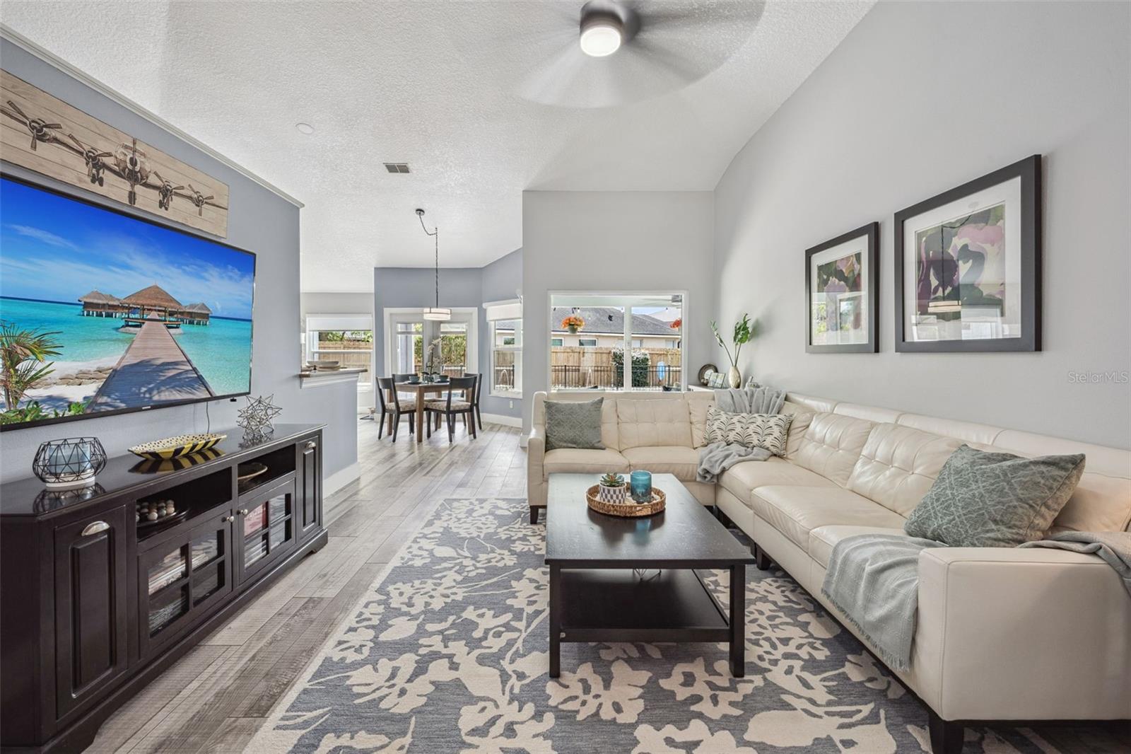 BENTLEY WOODS - Residential