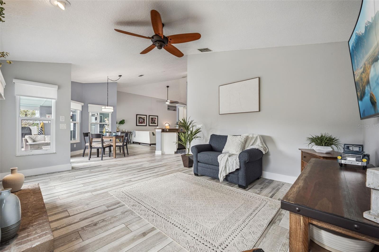 BENTLEY WOODS - Residential