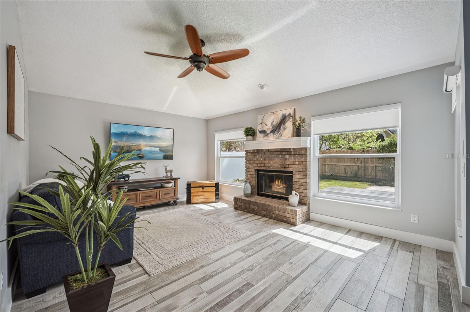 BENTLEY WOODS - Residential