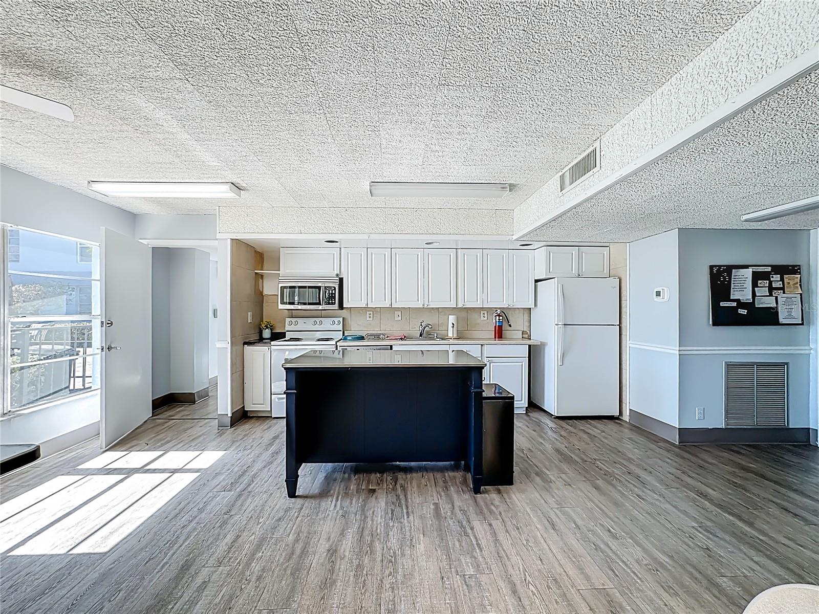 RAINTREE CONDO - Residential