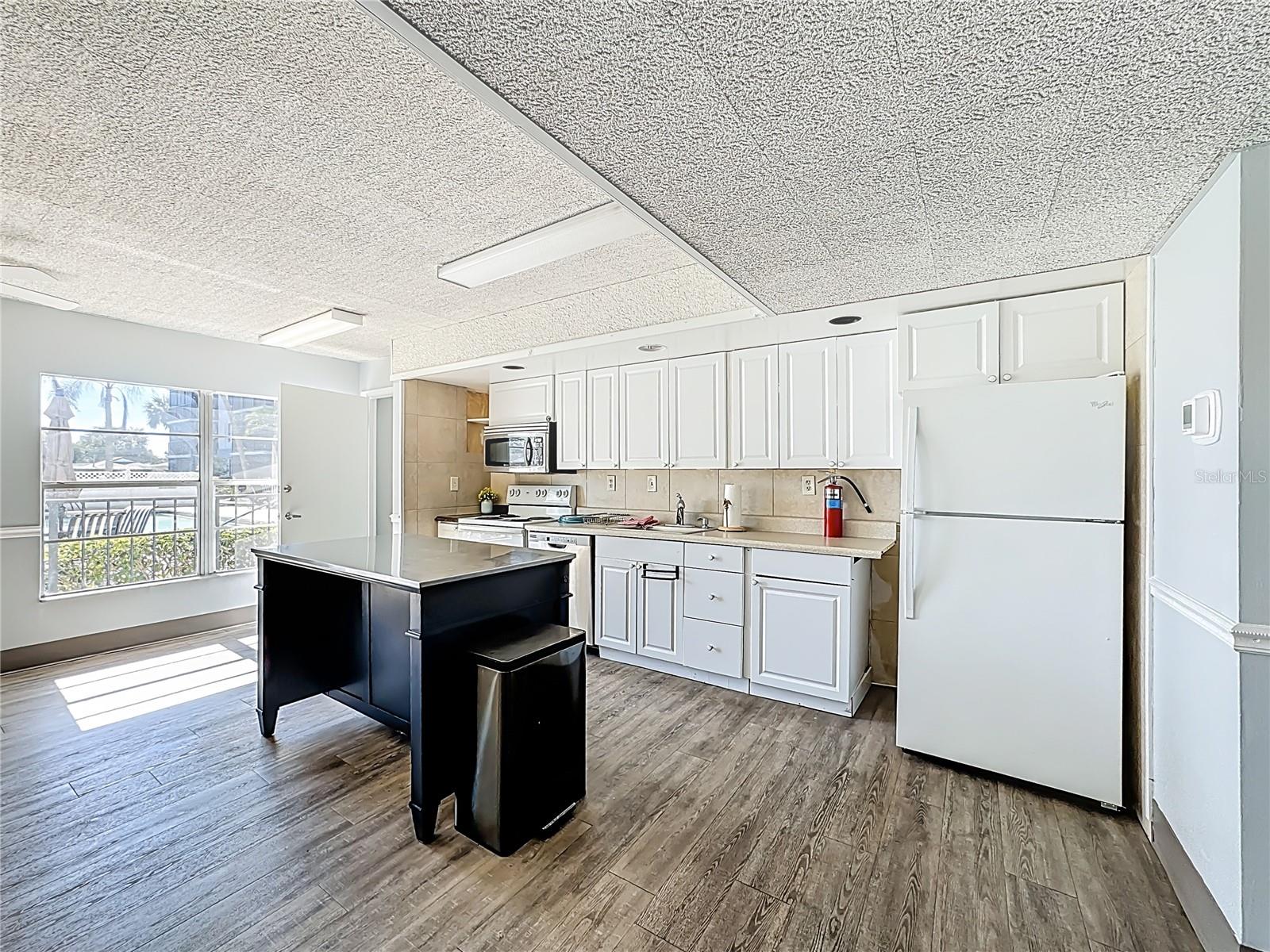 RAINTREE CONDO - Residential